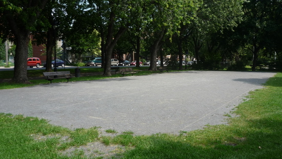 Le terrain de pétanque terrain de pétanque