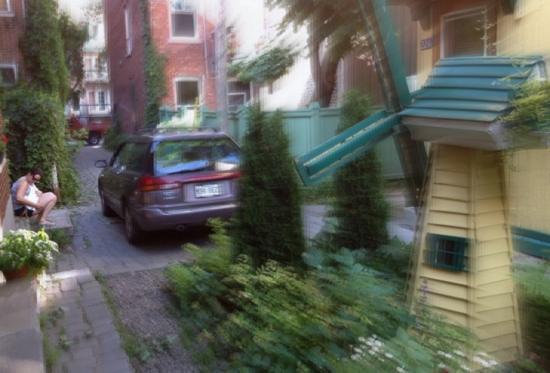 Une pierre tombale à la croisée des chemins