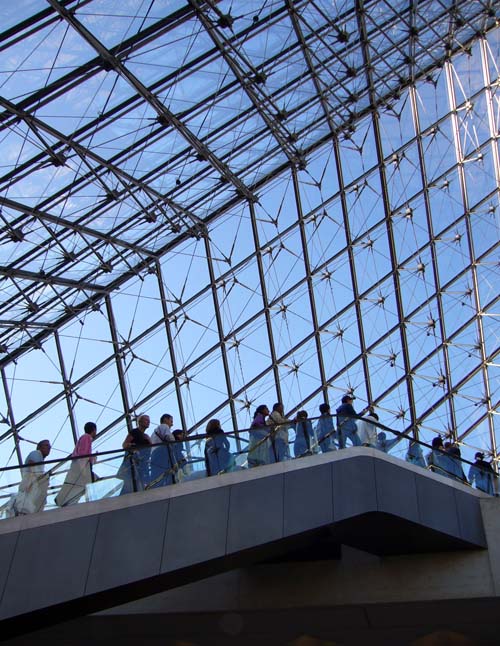 la performance artistique du Louvre la performance artistique du Louvre