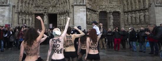 La nouvelle place Jean-Paul II à Paris… un parvis dans la mare!