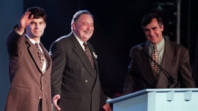 Le 12 juin 1995, dans un cadre digne d’un grand traité international, les trois chefs célèbrent la naissance de la coalition souverainiste. Cette coalition tiendra jusqu’au soir du référendum. 