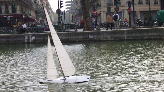 Ambiance aux abords Canal Saint-Martin
