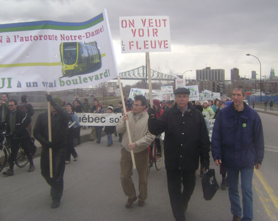 Manifestation contre la transformation de Notre-Dame en autoroute